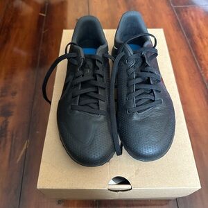 Nike Tiempo Boys Soccer Cleats Size 3.5Y